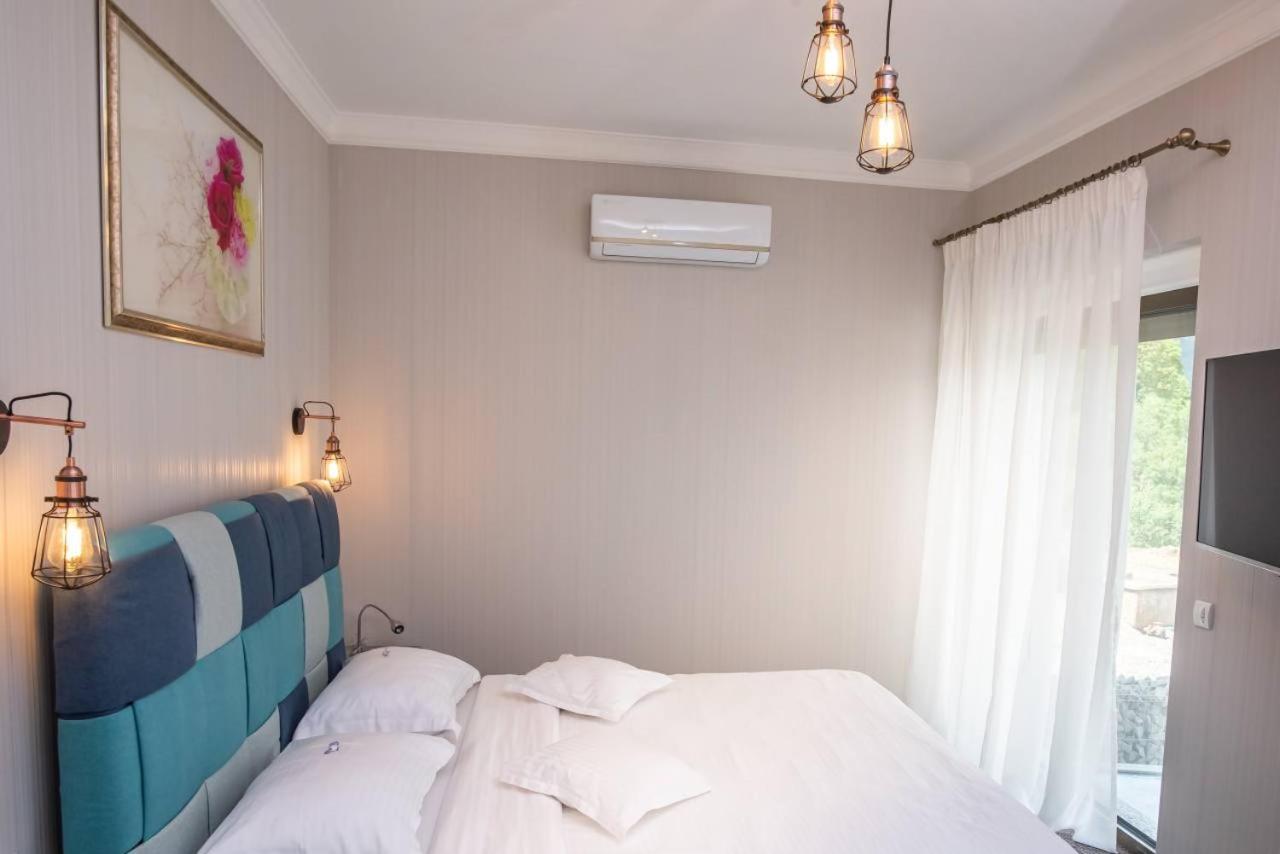 Hotel Roser House Boutique - Pe Malul Lacului Colibiţa Buitenkant foto