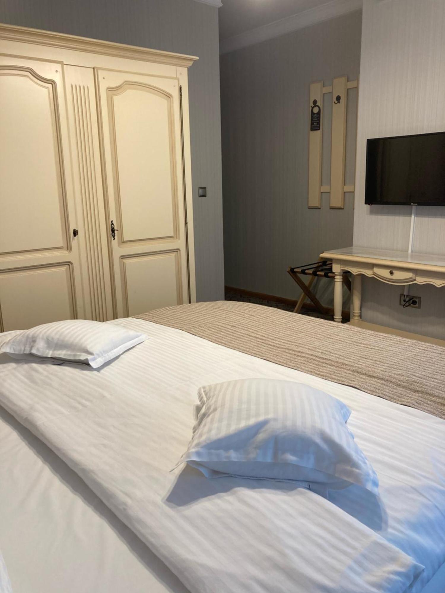 Hotel Roser House Boutique - Pe Malul Lacului Colibiţa Kamer foto