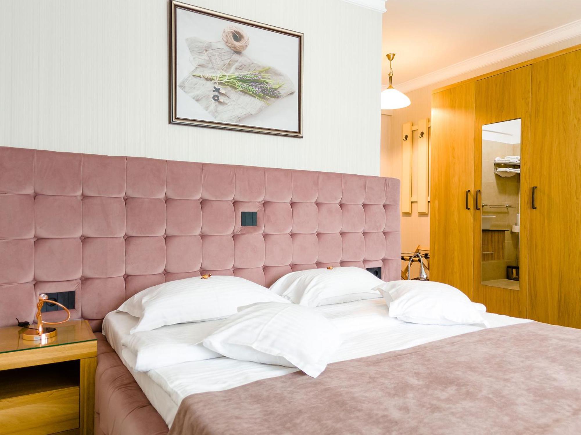 Hotel Roser House Boutique - Pe Malul Lacului Colibiţa Buitenkant foto