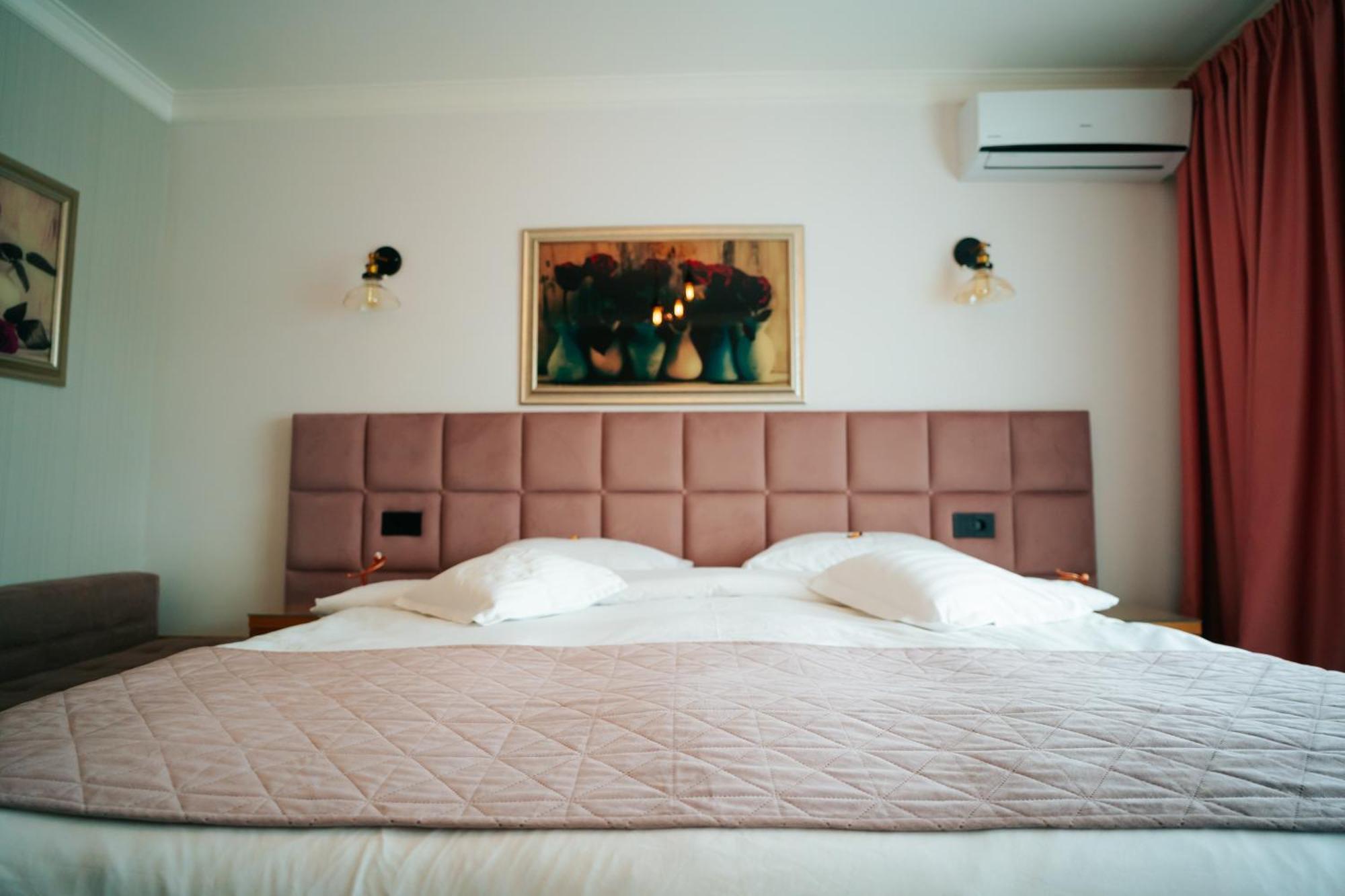 Hotel Roser House Boutique - Pe Malul Lacului Colibiţa Buitenkant foto