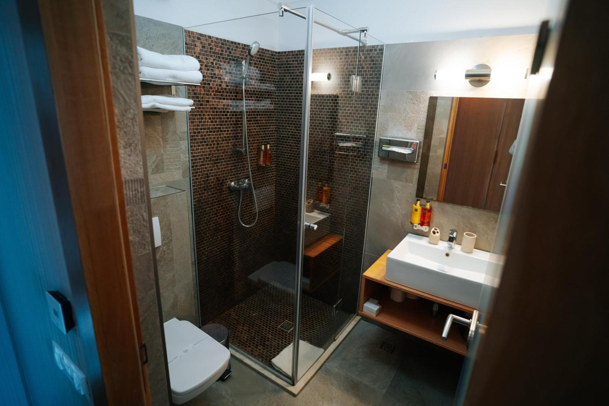 Hotel Roser House Boutique - Pe Malul Lacului Colibiţa Buitenkant foto